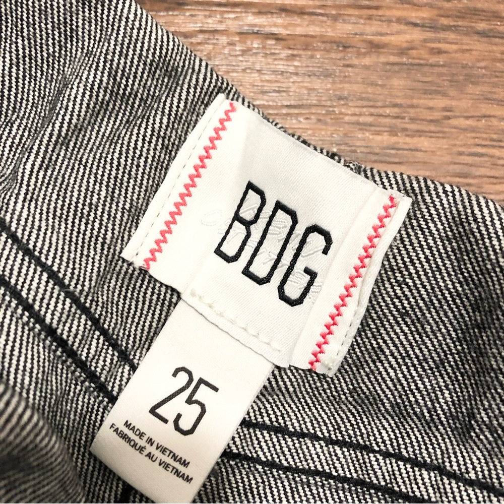 BDG Foldover V-Front Denim Short Washed Black Denim - Picture 7 of 7